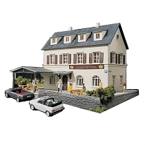 Картинка PIKO Гостиница «Корона», 1:87 от магазина gnom.land