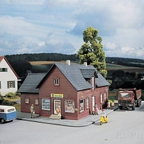 Картинка PIKO Элемент железной дороги "Дом с магазином" от магазина gnom.land