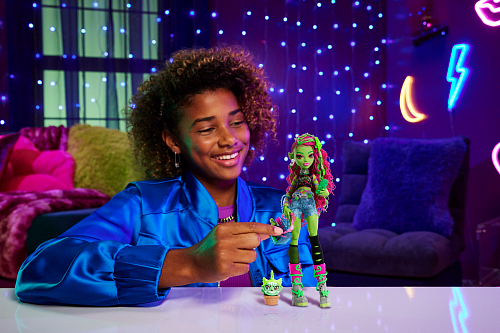 Картинка Кукла Монстр Хай Венера Макфлайтрап - Monster High Venus McFlytrap HRP81 магазин gnom.land
