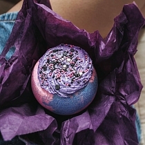 Картинка Leosilverhome Шиммер бомбочка для ванны «Магия», 220 г от магазина gnom.land