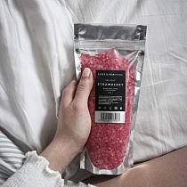 Картинка Leosilverhome Морская соль для ванны «Клубника», 350 г от магазина gnom.land