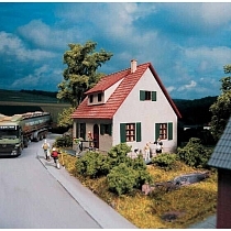 Картинка PIKO Элемент железной дороги "Дом с мансардой" от магазина gnom.land